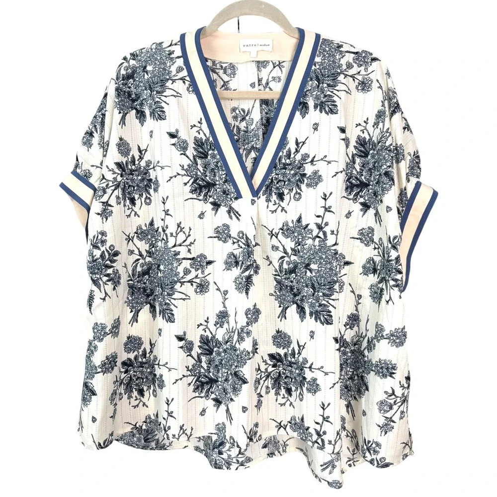 Entro Blue White Floral V-Neck Blouse Short Sleeve Dobby Top Medium Oversized - Picture 2 of 6